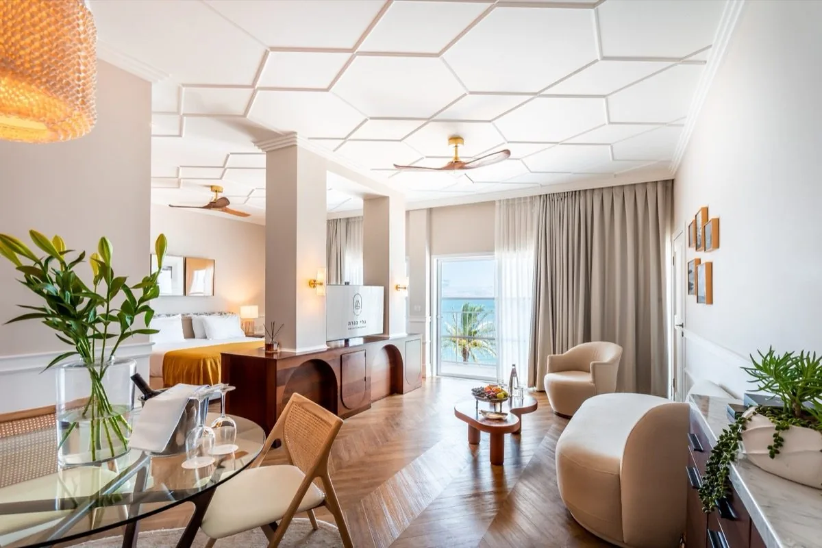 A suite opens to the terrace.
